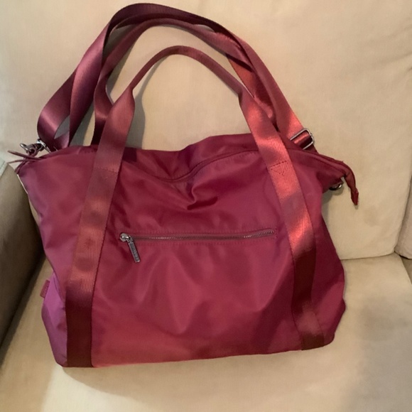 2 Roots Carry All Bags - Picture 4 of 9